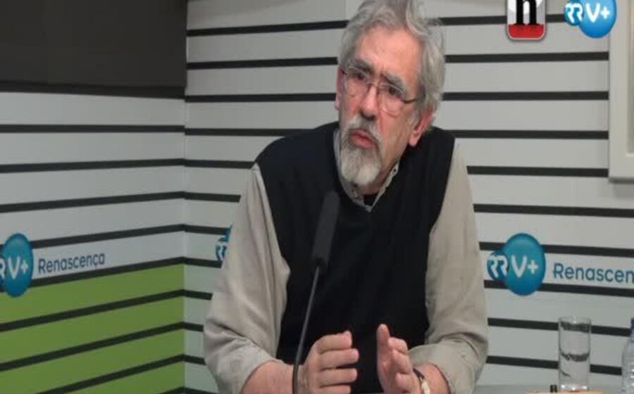 'As actuais gerações têm o direito de olhar para a Constituição', diz António Barreto