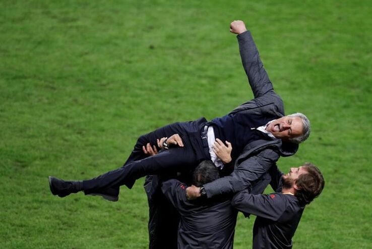 Phil Noble Livepic/via REUTERS