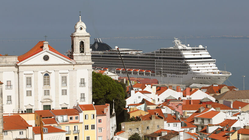 Câmara de Lisboa vai arrendar mais 100 casas para sem-abrigo