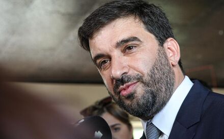 Três mil funcionários poderão chegar às escolas já em janeiro, diz ministro