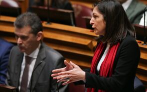 Covid-19: PS quer ouvir Proteção de Dados, constitucionalistas e especialistas em saúde sobre máscaras e app