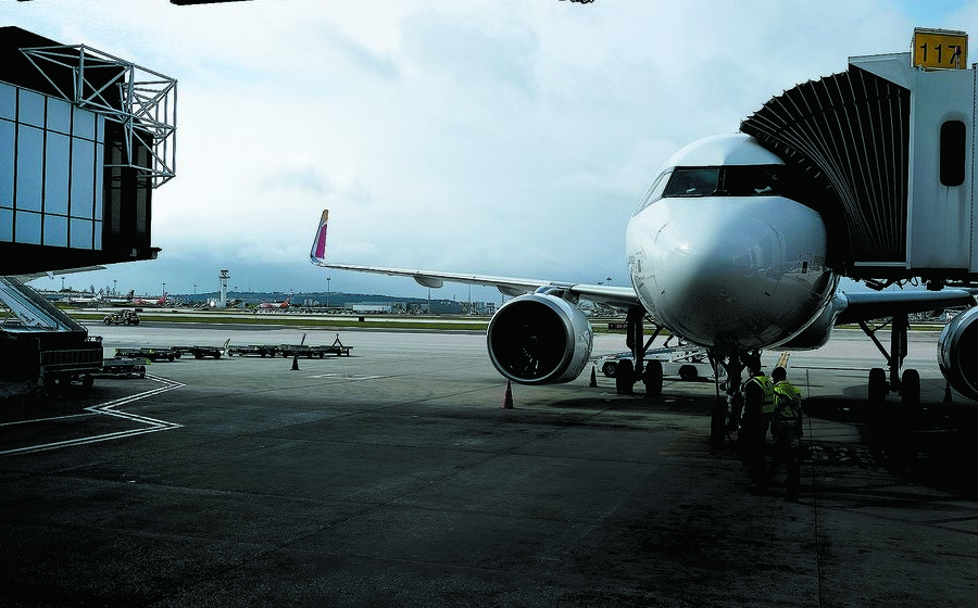 A IATA estima perdas de receitas até 113 mil milhões de dólares para a aviação. Um terço deste valor poderá ser registado nos principais mercados europeus.