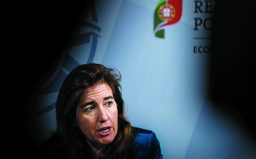 O ministério de Ana Godinho Mendes não esclareceu como garantirá que as pessoas que recebem o apoio não estarão também em teletrabalho.