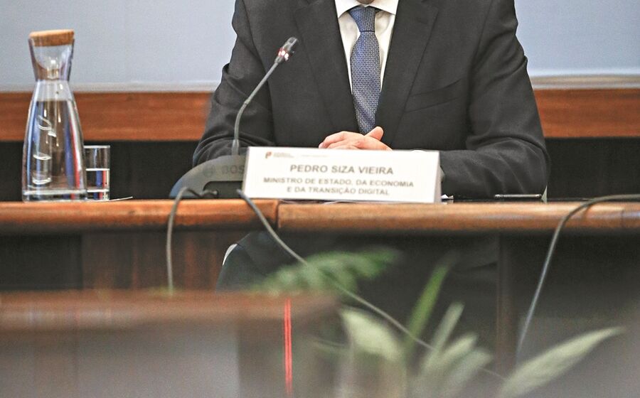 O ministro da Economia, Pedro Siza Vieira, já anunciou o lançamento de novas linhas de crédito, no valor total de 7 mil milhões de euros.
