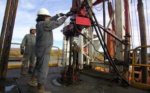 Petróleo regressa aos ganhos com corta da Arábia Saudita