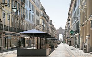 Contas externas melhoram em agosto mas saldo segue negativo com colapso do turismo
