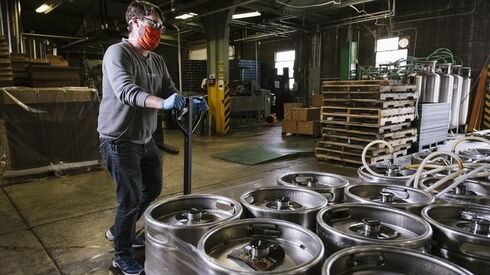 Quarentena nos EUA deixa milhões de litros de cerveja fora de prazo