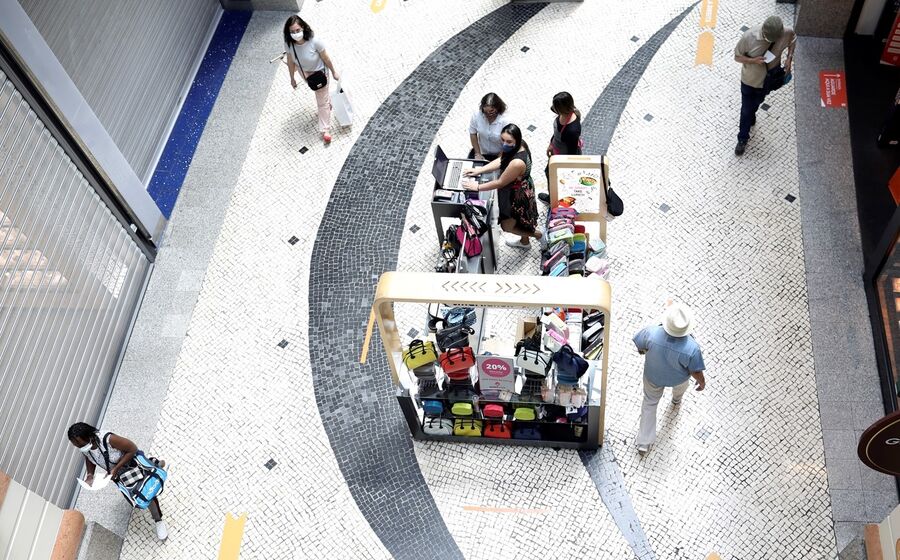 Os centros comerciais em Lisboa tiveram ordem de abertura esta segunda-feira, 15 de junho.