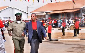 Duas televisões angolanas com destinos diferentes