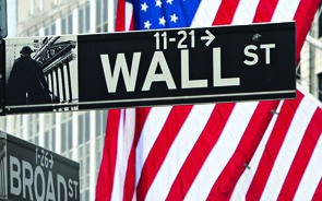 Bolsas americanas mistas à espera de estímulos à economia