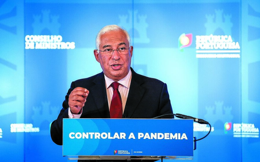 O primeiro-ministro anunciou que tenciona tornar uso da aplicação StayAway Covid obrigatório.