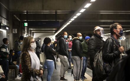 Covid-19 levou dívida da economia mundial a disparar para recorde de 355% do PIB