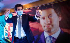 Ventura canta vitória e diz que 'não há Governo sem o Chega', mas demite-se da liderança do partido