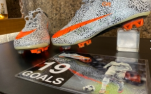 Leilão de chuteiras de CR7 por 15 mil euros ficou deserto. Dono queria 100 mil 