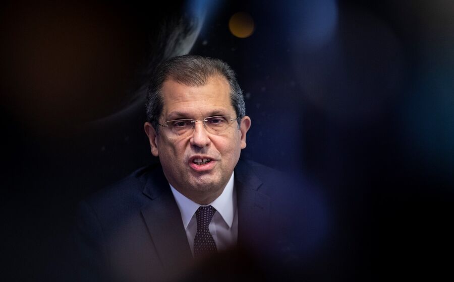 João Cadete de Matos, presidente da Anacom, queria que o processo ficasse concluído até final do trimestre.