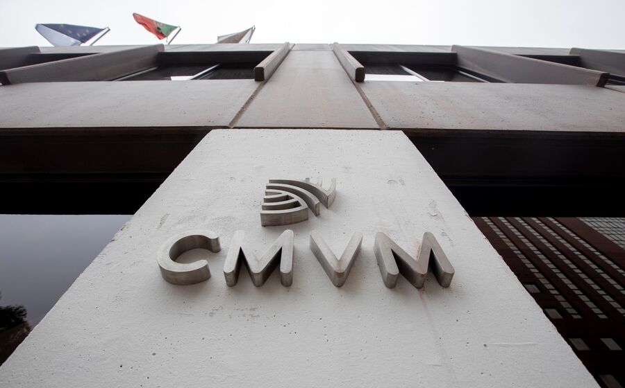 O PSD entregou esta quinta-feira no Parlamento um requerimento em que pede uma audição, com carácter de urgência, à CMVM. O supervisor está desde março sem presidente.