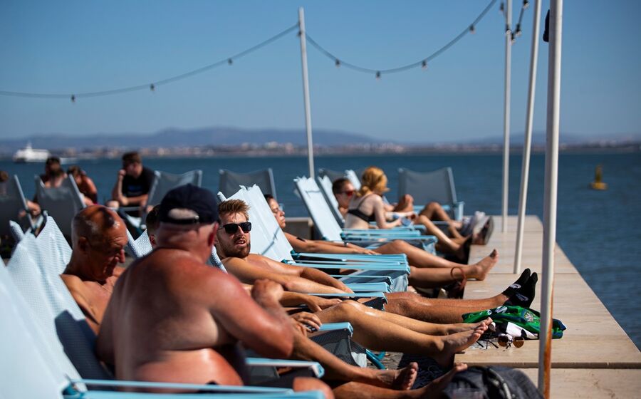 O “revenge travel” garantiu ao turismo ultrapassar, este verão, os números de hóspedes e de dormidas face aos níveis de 2019.